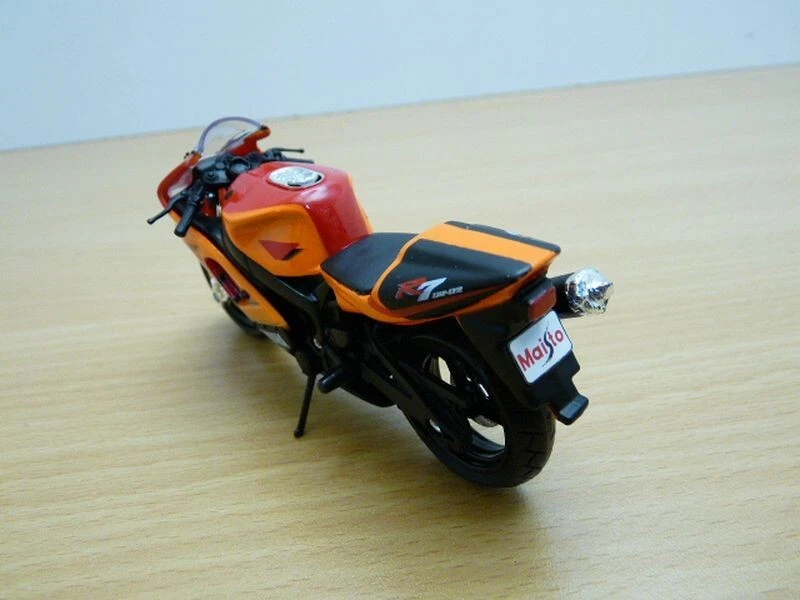 Moto YAMAHA YZF R7 OW-02 orange 1/18 - Photo 3/4