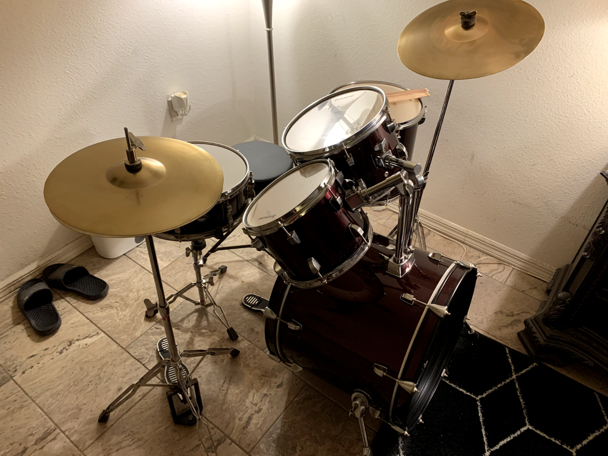 Ludwig LC18534 Backbeat Complete Drum Set with Hardware Cymbals
