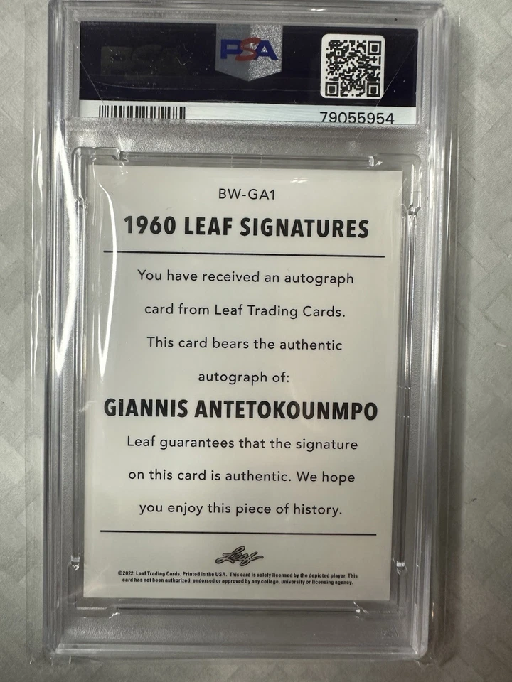 2021-22 Leaf Memories - 1960 base autógrafos Giannis Antetokounmpo #BW-GA1 (AU) Foto 2 de 3