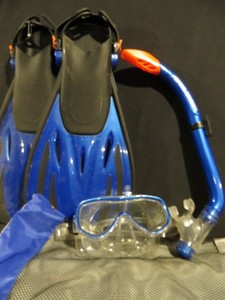 US Divers Blue Swim Flippers Adult Size SM/MD  W/Bag,Extras & BONUS!
