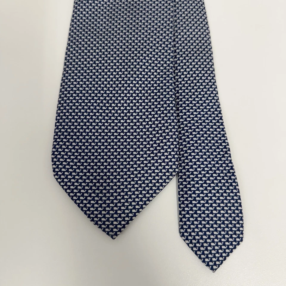 Corbata para hombre Vineyard Vines AOP logotipo de ballena azul marino/blanco seda EE. UU. 3,5" (W) 59" (L) guc Foto 2 de 4