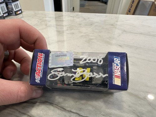 Jeff Gordon 2008 Sam Bass Holiday AUTOGRAPHED Nascar 1/64 Diecast Christmas - Picture 2 of 2