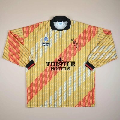 leeds goalkeeper kit