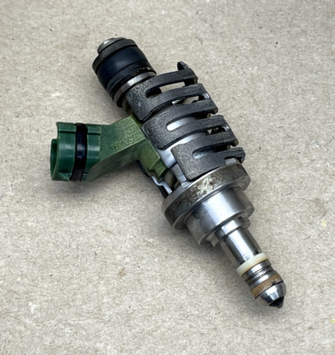 06-16 IS250 GS300 FUEL INJECTOR MARK BLACK OEM 23250-31020 / 23209-39057-A0