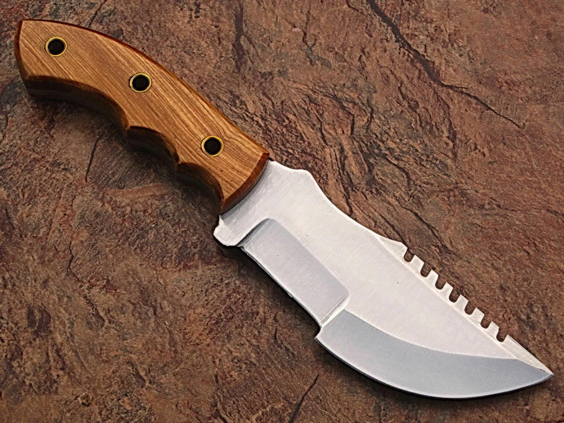 MB:777CUSTOM HAND MADE D2 STEEL HUNTING TRECKER KNIFE WITH A VERY SHARP EDGE
