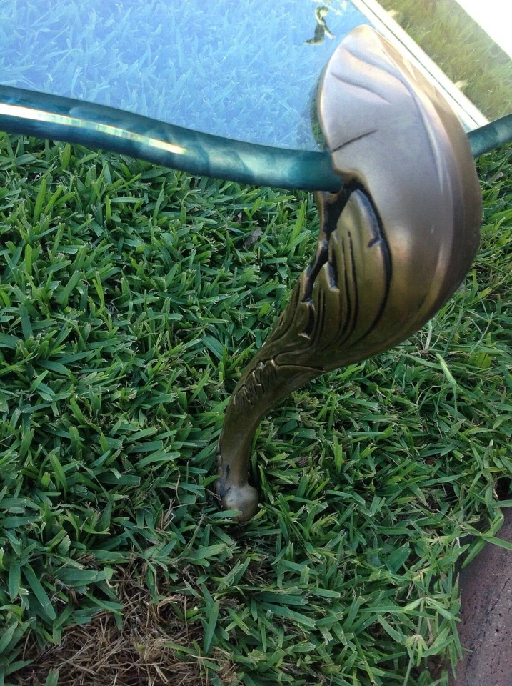 Mesa de centro vintage años 60 de vidrio con 4 patas de latón de 41" de diámetro Foto 4 de 4