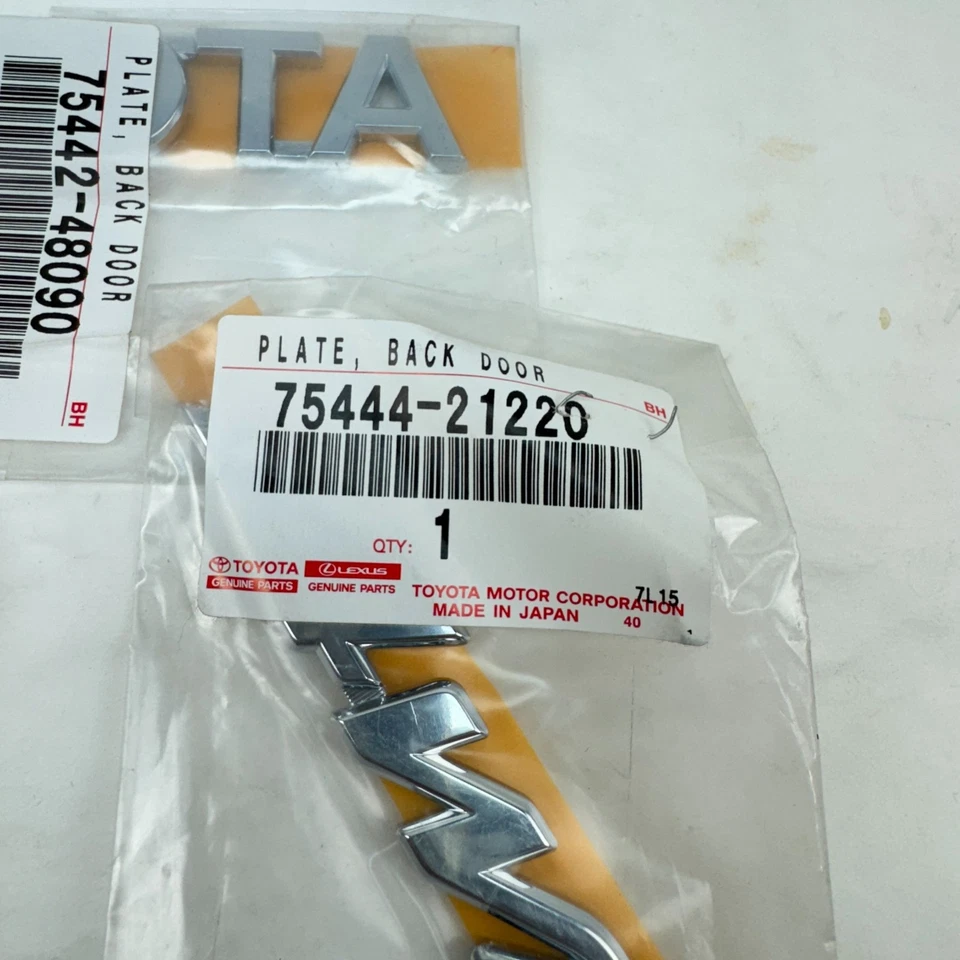 Conjunto de placa de identificação emblema traseiro Toyota Highlander 4WD V6 fabricante de equipamento original 2008 - 2010 75442-48090 - Imagem 4 de 4