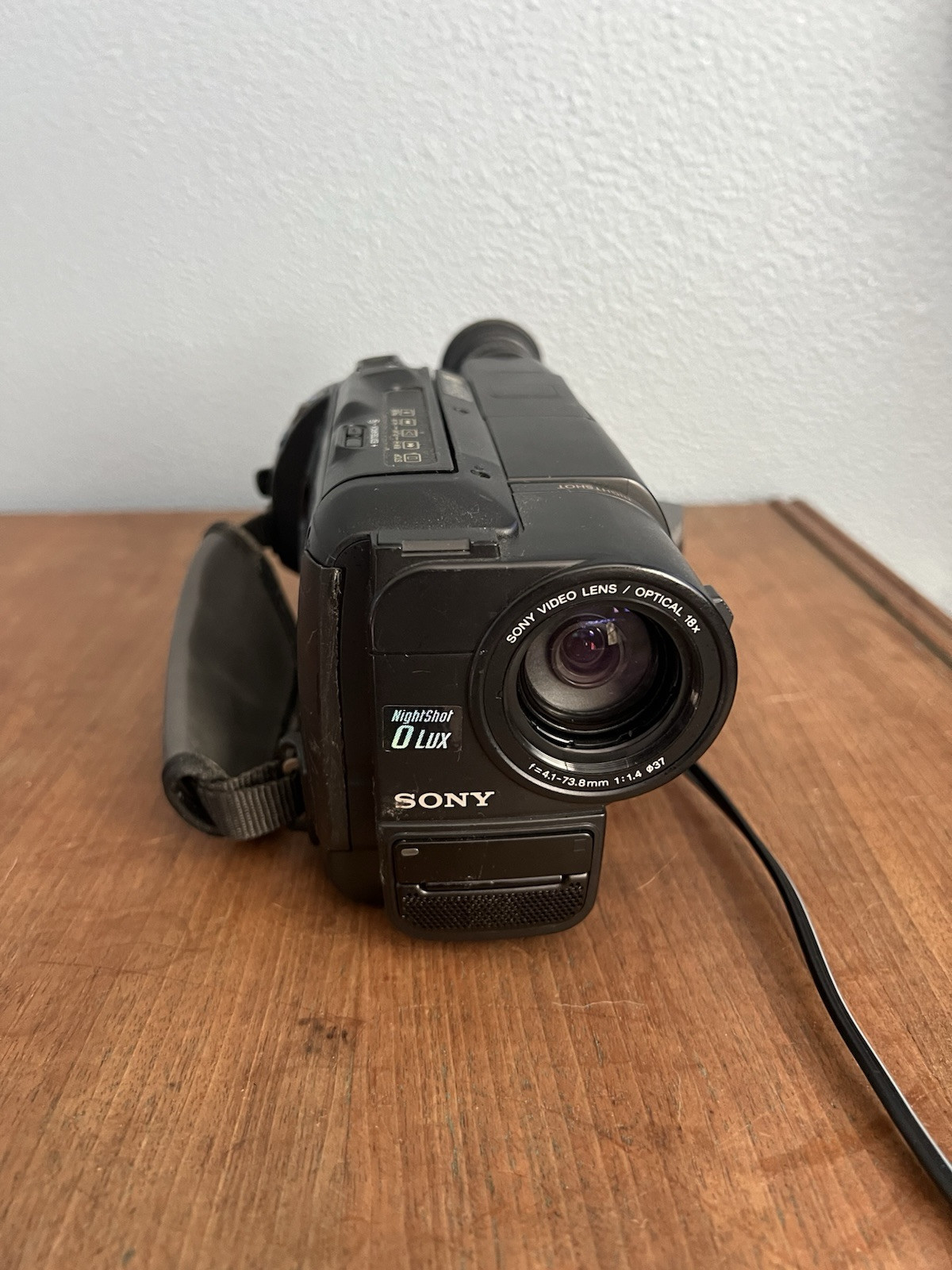 Sony Handycam Vision Camcorder CCD-TRV16 Video8 Night Vision