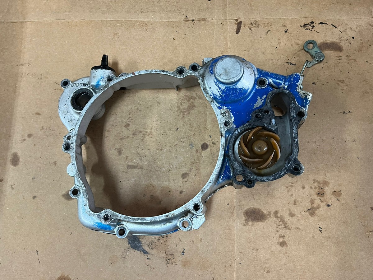 ヤマハLL8MJ 1997 YAMAHA YZ125 INNER CLUTCH COVER AND POWER VALVE LINKAGE