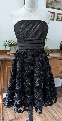 White House Black Market Black Roses Strapless Fit & Flare Dress Size 0, EUC | eBay White House Black Market Black Roses Strapless Fit & Flare Dress Size 0, EUC | eBay