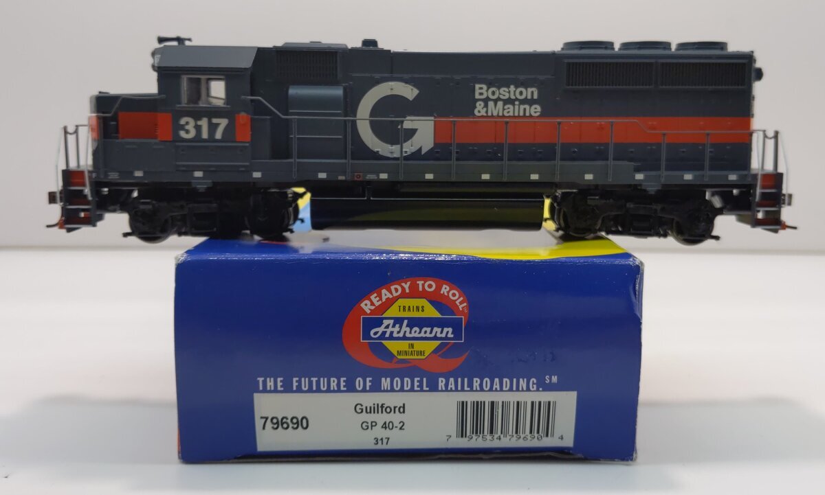 Athearn 79690 HO Scale Guilford GP 402 Diesel 317 LN/Box