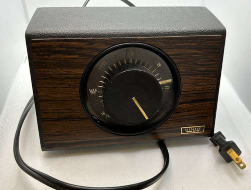 ColorMaster LCI10A TV Antenna Controller UHF Signal Booster Amplifier 2 Outputs