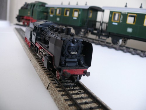 Marklin 3 Rail DB Black/Red 2=6-0 24 058 Steam Loco - Picture 7 of 11
