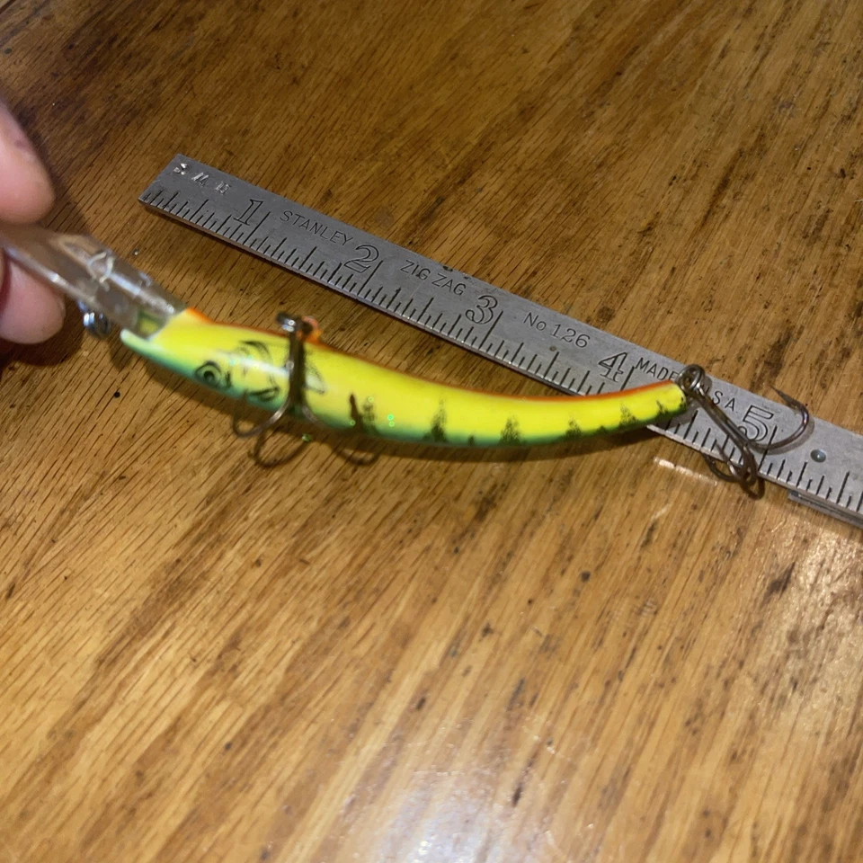 REEF RUNNER Fishing Lure 3.5” Length 1/4 Oz Weight Yellow Perch Used - Image 3 of 4