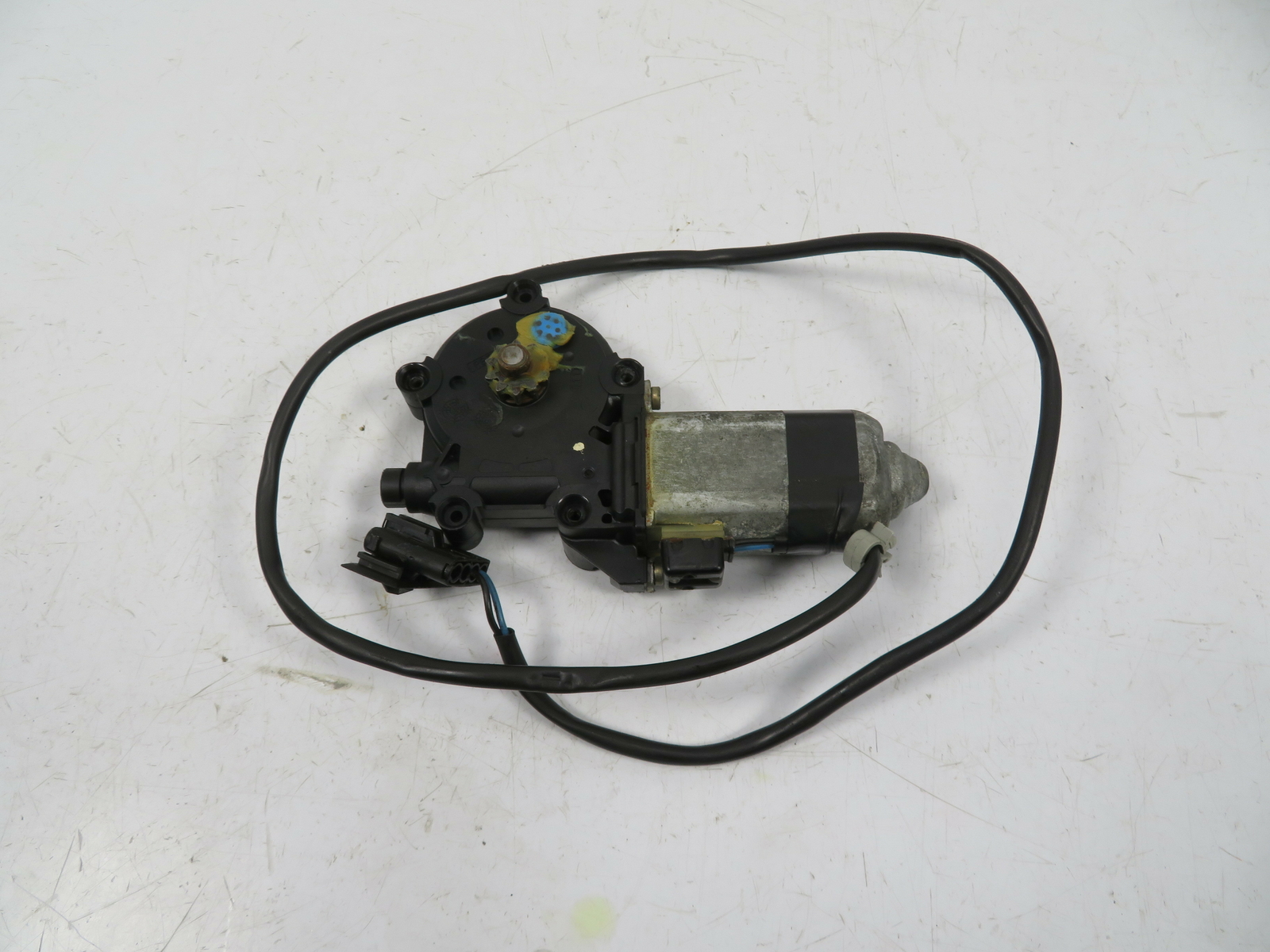 BMW 840ci 850i E31 Window Motor, Door Rear Right OEM 67621383318 