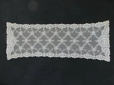 Vintage Linen Embroidered Table Runner or Dresser Cloth 33Lx12Sx11M Ecru