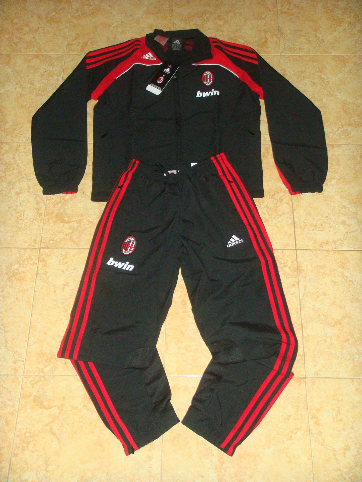 AC Milan Soccer Tracksuit Italy Football Presentation Suit NEW KIDS 152