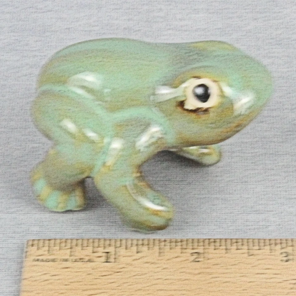Figura de cerámica artística FROG esmalte verde brillante 2,75 x 1,75 x 2 pulgadas sin marca Foto 3 de 4
