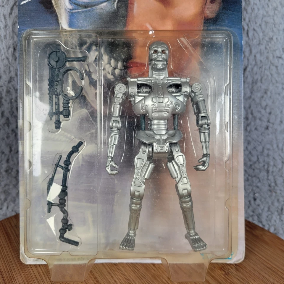 Terminator 2 TECHNO-PUNCH T-800 action figure 1991 Kenner new MOC Judgment Day - Image 2 of 4