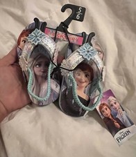 DISNEY FROZEN 2 Light-Up Flip Flops Beach Sandals NEW Sz 5-6