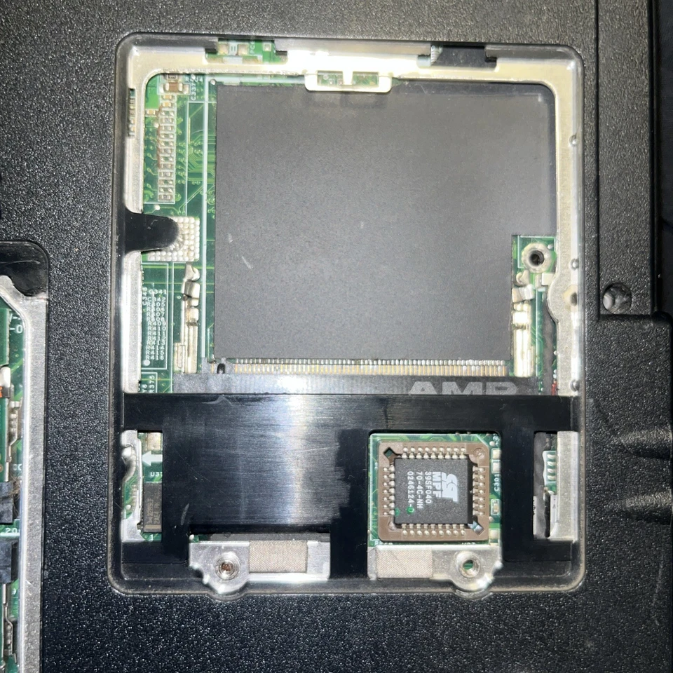 Portátil HP Pavilion ZE-4200 Windows XP de colección AMD Athlon XP, 1 GB de RAM, DISCO DURO DE 80 GB Foto 4 de 4