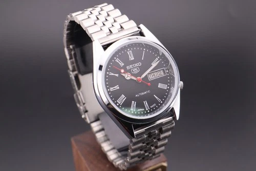 Vintage Seiko 5 Automatic 7009A 17J Men's Wrist Watch, Day / Date- Japan Made