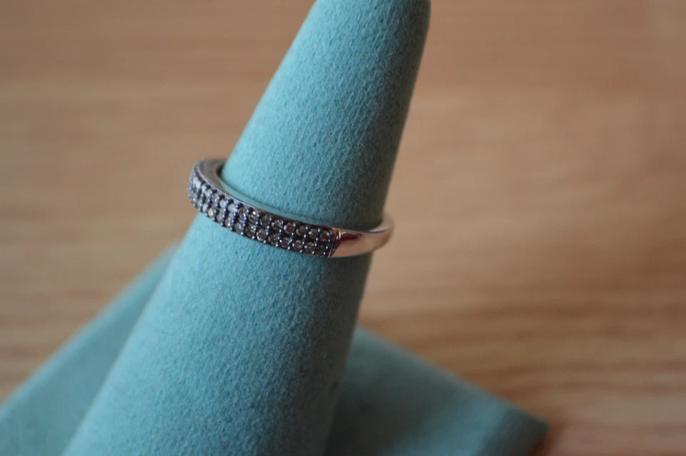 Anillo de diamantes champán natural de 0,25 quilates rodio y platino sobre plata fina talla 8 Foto 2 de 4