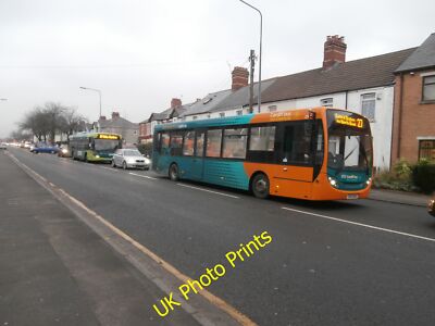 Foto 6x4 Caerphilly Rd, Cardiff Birchgrove\/ST1680 Zwei Nr. 27 Busse zusammen c2015