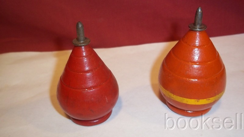 LOT OF 2 ORIGINAL AND VINTAGE 1950S-1960S PAINTED WOODEN SPINNING TOPS