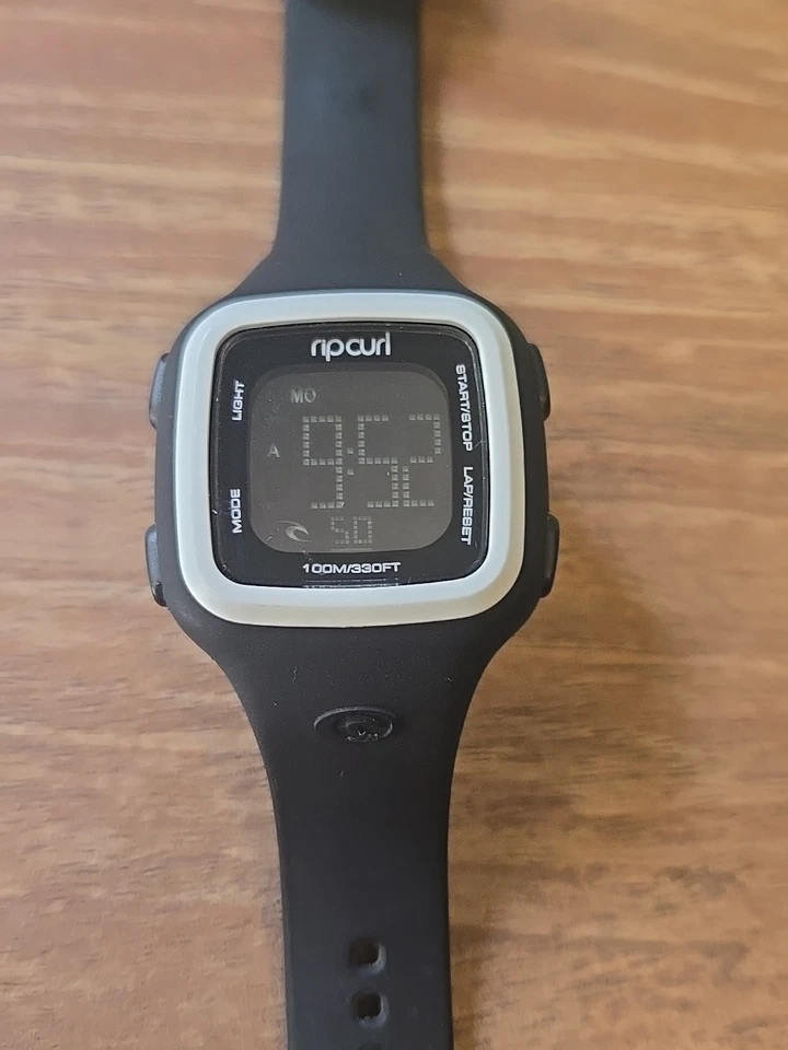 Reloj digital Rip Curl para mujer A2466G de acero inoxidable negro blanco Foto 2 de 4