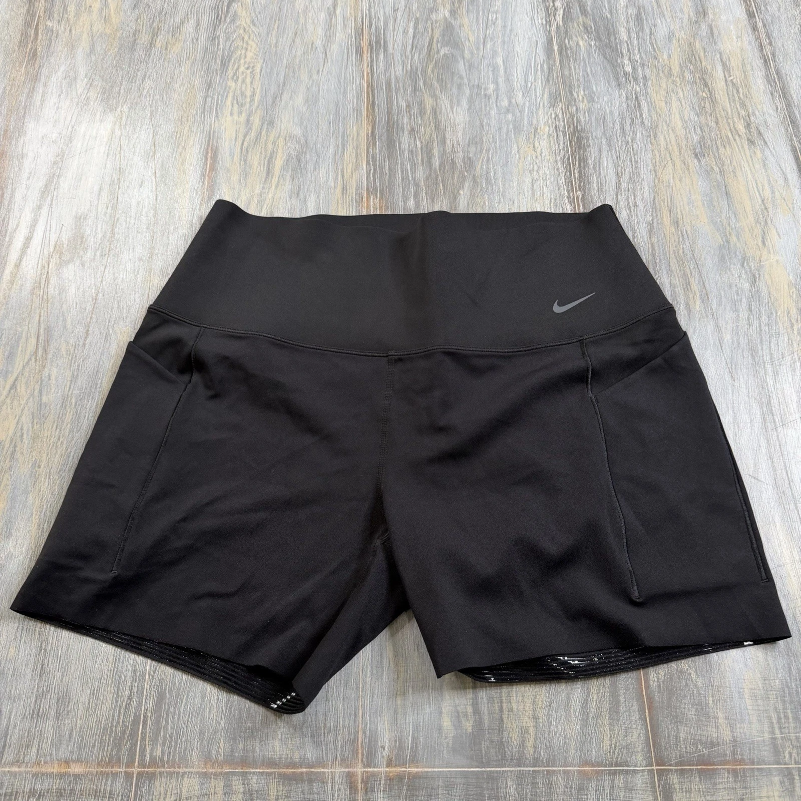 Nike Universa Dri-FIT High-Waisted Biker Shorts Womens XL FN3151-010 NWOT 5”