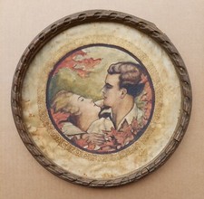 Dipinto antico su seta scena romantica siglato L. Y. datato 1927