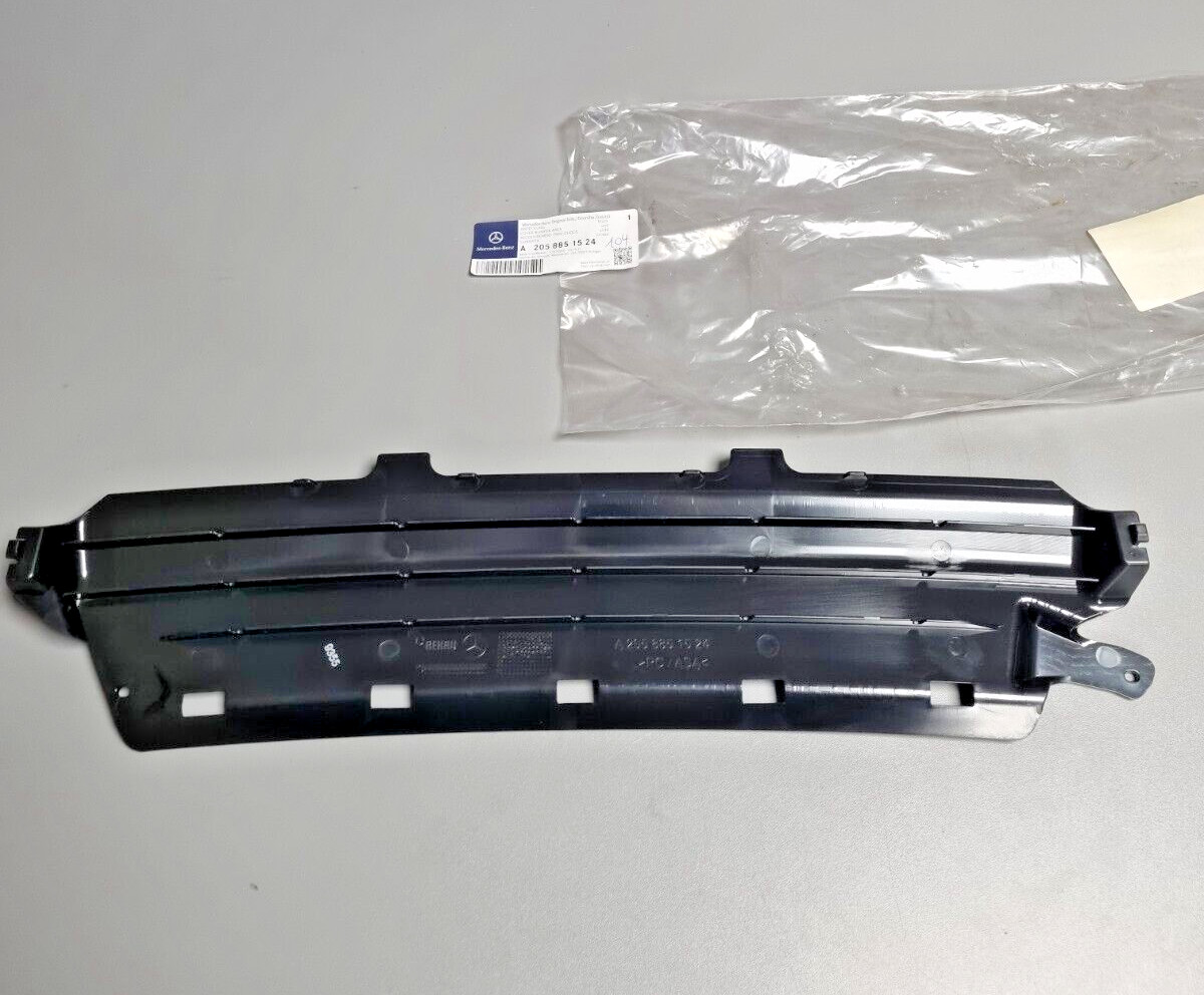 Recouvrement pare-choc Mercedes A2058851524 habillage bouclier arrière Classe C W205