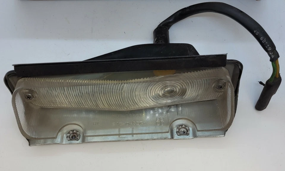 Chrysler Newport 1965 conjunto de luces de estacionamiento del lado izquierdo del conductor 2575065 nuevo en stock Foto 3 de 4