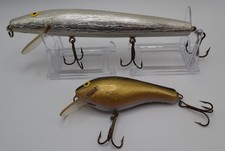 AC Shiner Musky Lure Lot of 2 baits; 1 OO in Gold/Black & 1 675 in Silver