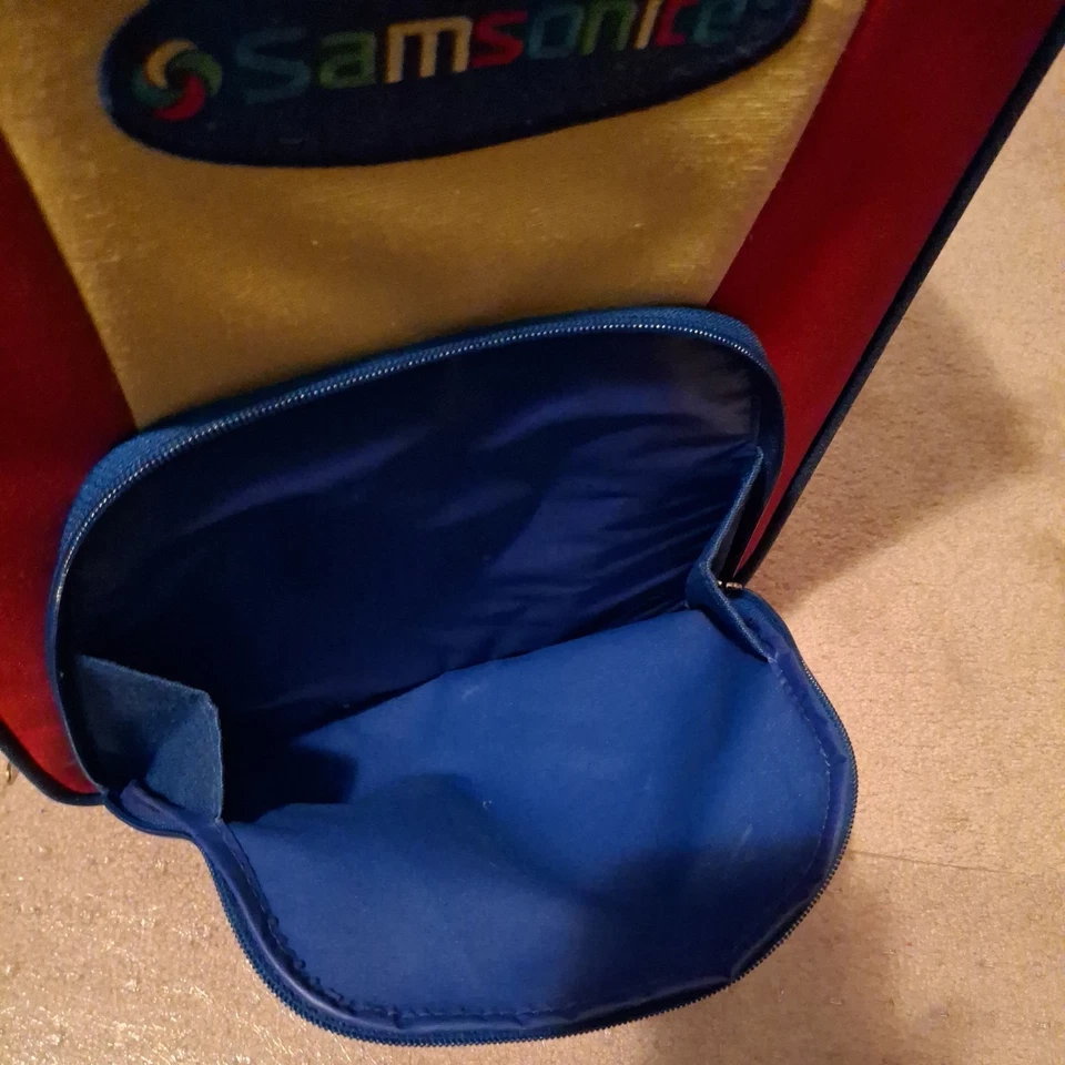 Kids Samsonite Overnight Bag Suite Case with Wheels and Pull Bar Luggage - Image 2 of 4