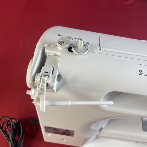 Brother (SQ9185) Computerized Sewing/Quilting Machine W/Foot Petal - 第 13/16 張圖片
