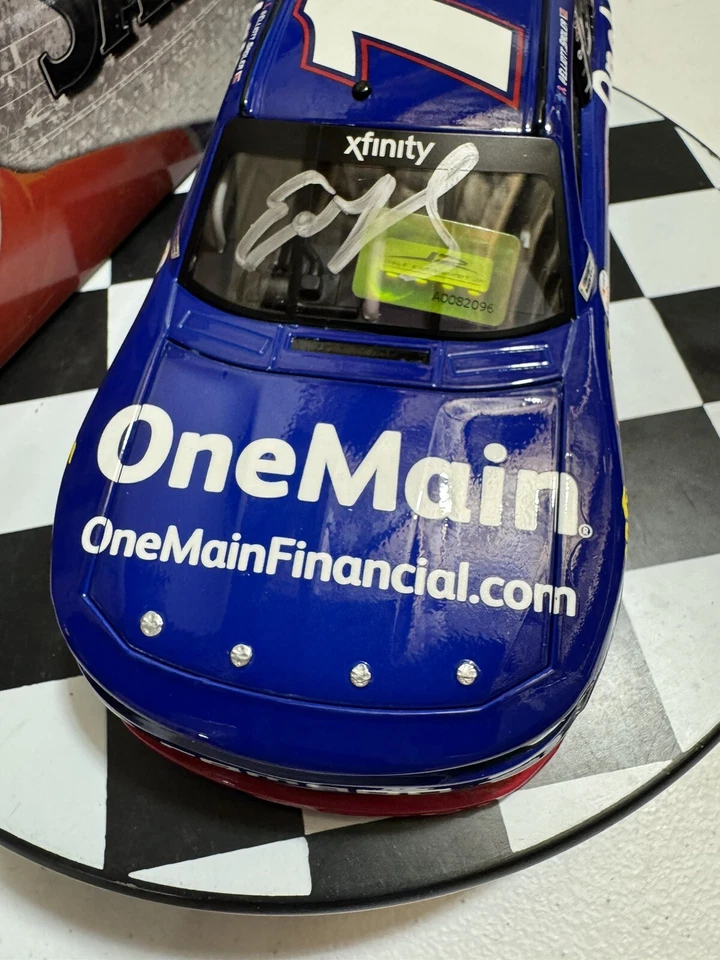 Raro* Elliott Sadler #1 OneMain Financial Autografiado 2017 1/24 Diecast Foto 2 de 4