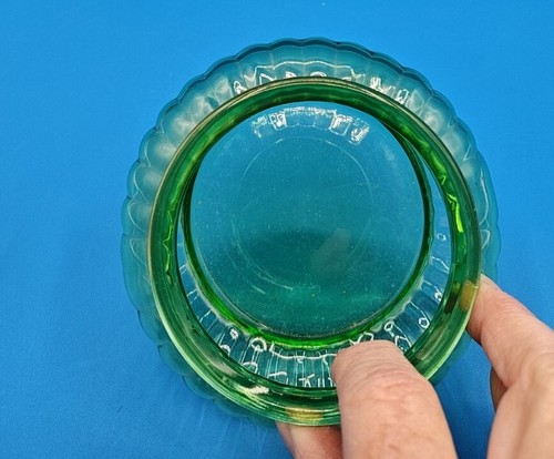 Vintage Glass Ribbed Round Vase Planter Scalloped mcm Emerald Green - Picture 5 of 5