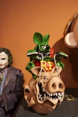 SF・ファンタジー・ホラー \"RatFink Riding HOG\" COINBANK Rat Fink Hog Ride Coin Bank Statue