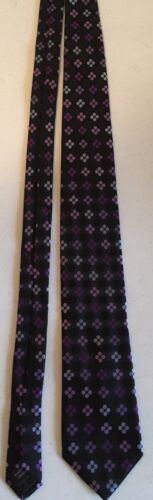 Arrow Men's Necktie unique geometric design. Pre owned good condition.