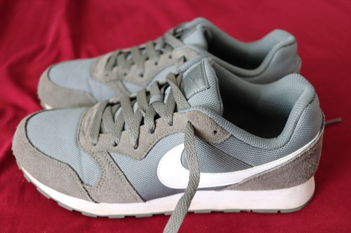 Nike MD Runner 2 Laufschuhe Sneaker Damen grau weiß Gr. EU 39 UK 6 - Bild 2 von 9