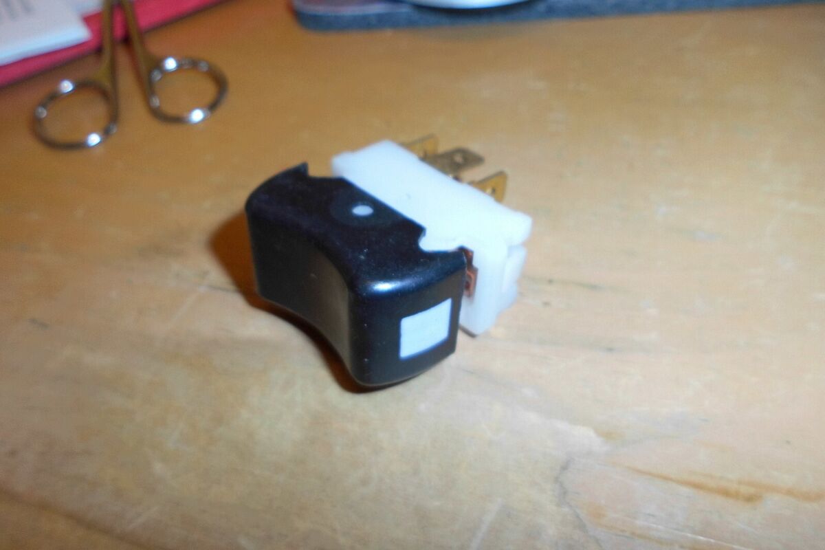 JAGUAR XKE V12 XJ6 XJ12 SERIES 1 NEW PANEL LIGHT SWITCH JAGUAR XKE V12 XJ6 XJ12 SERIES 1 NEW PANEL LIGHT SWITCH