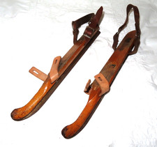 Antique Vintage FRIESCH Fabrikaat , STEEL BLADE/WOOD ICE SKATES