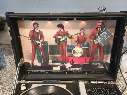 Beatles Pick-Up Compact Disc-Player Collector Series CD and Radio-AC/DC-Rare - Picture 13 of 13