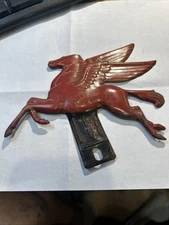 VINTAGE ORIGINAL MOBIL GAS OIL PEGASUS LICENSE PLATE TOPPER