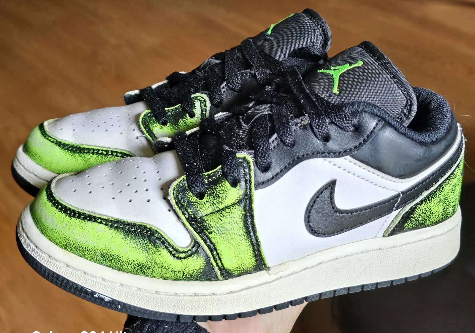 Sz 3.5Y Big Kids AIR JORDAN 1 LOW SE "Wear Away Electric Green" Athletic Shoes