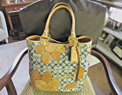 COACH BLEEKER DENIM VACHETTA LEATHER FLORAL APPLIQUE TOTE #L0773