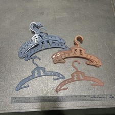 VINTAGE LOT 17 CHILDRENS PLASTIC CLOTHES HANGERS BABY KIDS SCOTTY DOG ABCDEF