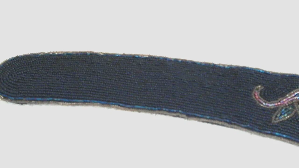 Cinturón negro de múltiples semillas 32" de extremo a extremo 3" de ancho cierre de bucle de gancho central Foto 3 de 4